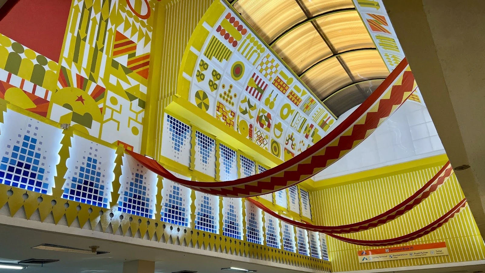 Detail implementasi mural di Terminal Blok M